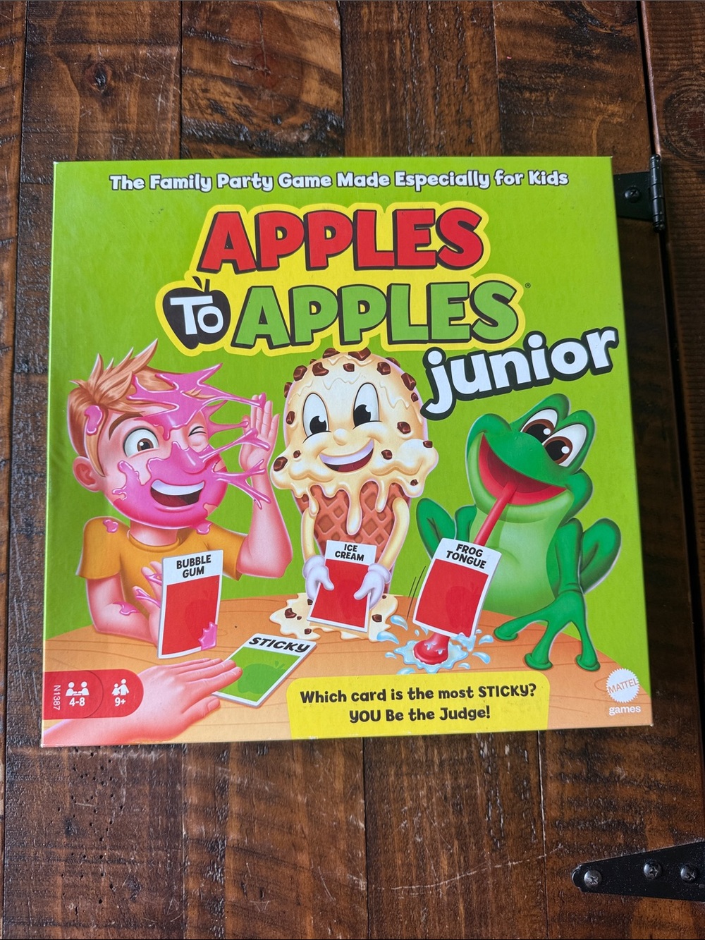 Mattel Apples to Apples Junior Family Party Card Game Ages 9+ 4-8 Players